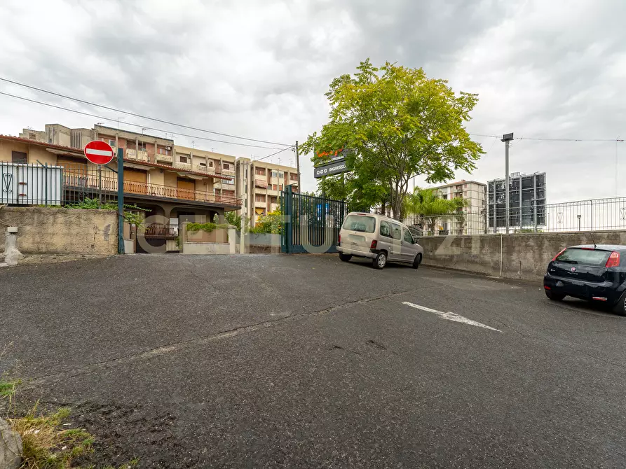 Immagine 13 di Locale commerciale in vendita  in Via Galermo 185 a Catania