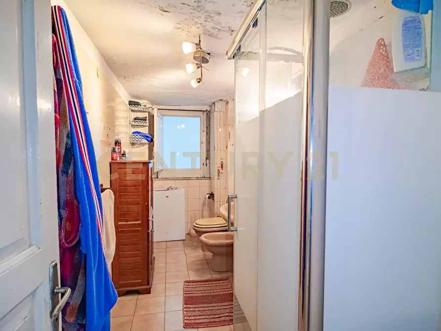 Immagine 32 di Pentalocale in vendita  in Via Francesco Riso 34 a Catania