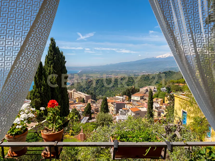 Immagine 16 di Villa in vendita  in Via Leonardo Da Vinci 5 a Taormina