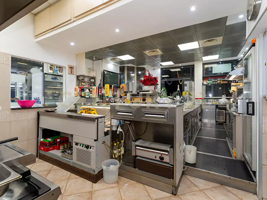 Immagine 18 di Pizzeria / Pub in vendita  in Viale Mario Rapisardi 646 a Catania