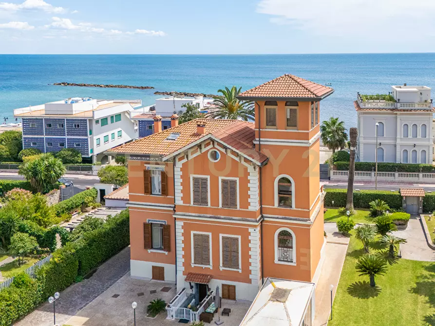 Immagine 2 di Villa in vendita  in Via Aurelia 393 a Santa Marinella