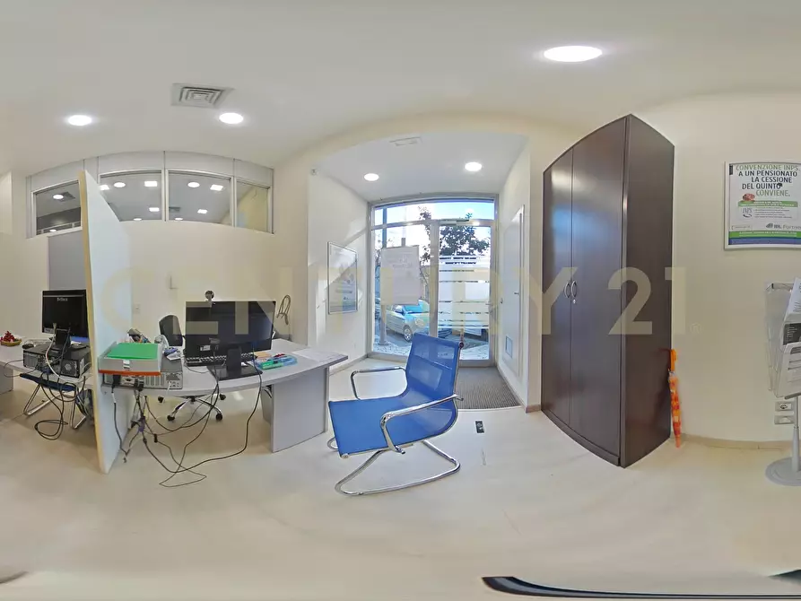 Immagine 42 di Locale commerciale in vendita  in Corso delle Province 23 a Catania