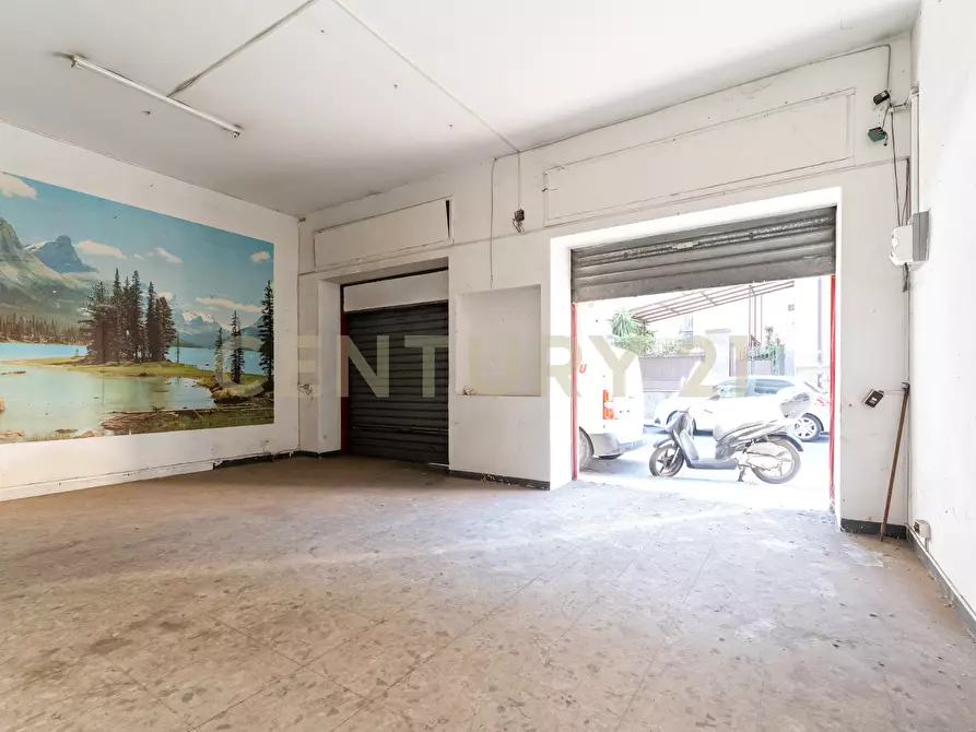 Immagine 4 di Locale commerciale in vendita  in Via Bronte 2 a Catania