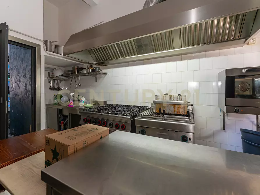 Immagine 29 di Pizzeria / Pub in vendita  in Via Zolfatai 9 a Catania