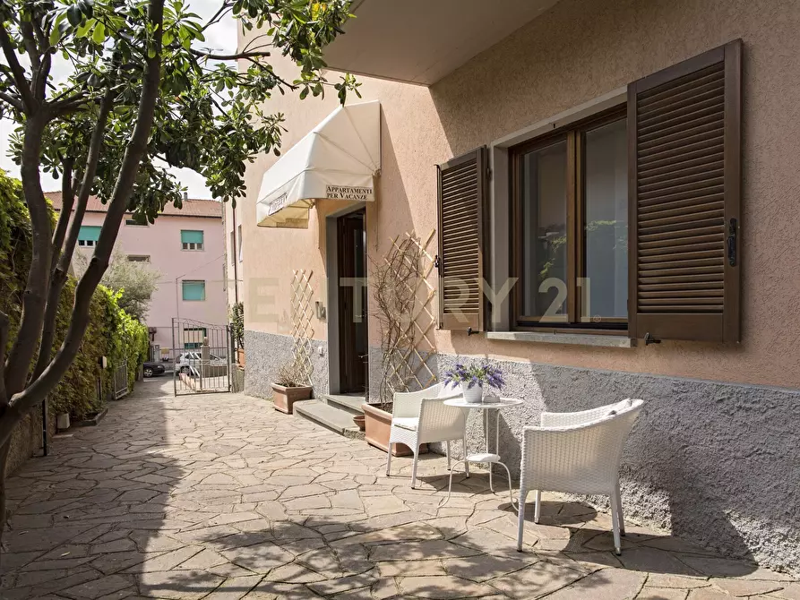 Immagine 3 di Palazzo in vendita  in Via Cavour 2 a Castiglione Della Pescaia