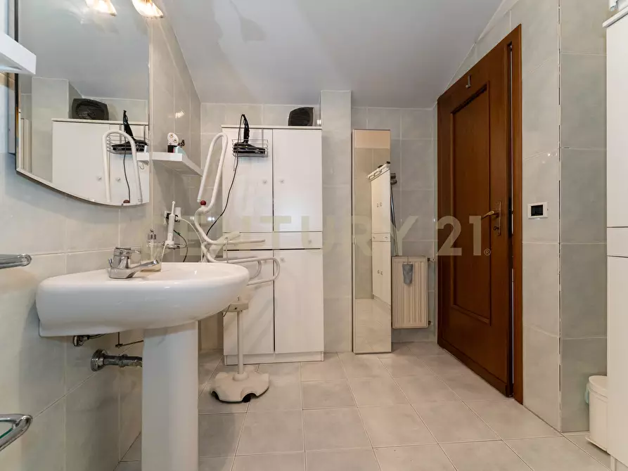 Immagine 68 di Quadrilocale in vendita  in Viale Giuseppe Lainò 7 a Catania
