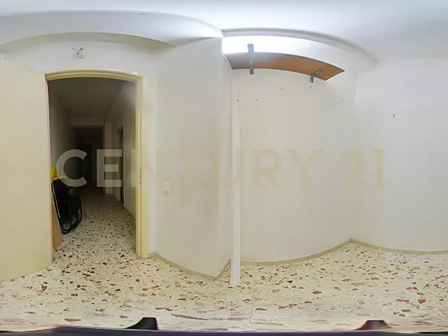 Immagine 48 di Pentalocale in vendita  in Via Due Obelischi 48 a Gravina Di Catania