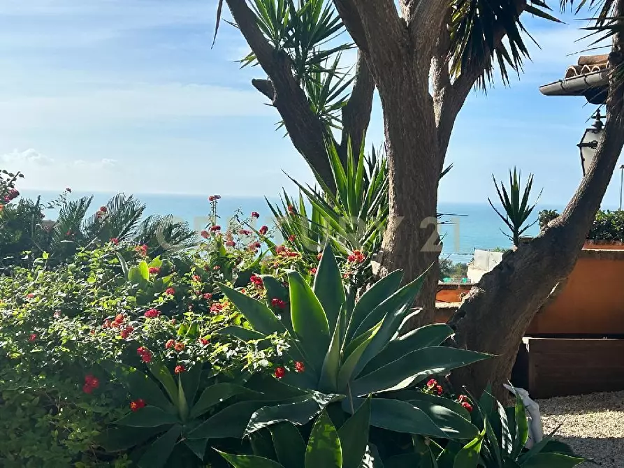 Immagine 2 di Villa in vendita  in Via Mandarino a Porto Empedocle