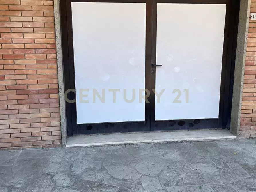 Immagine 4 di Locale commerciale in vendita  in Via Paolieri 14 a Orbetello