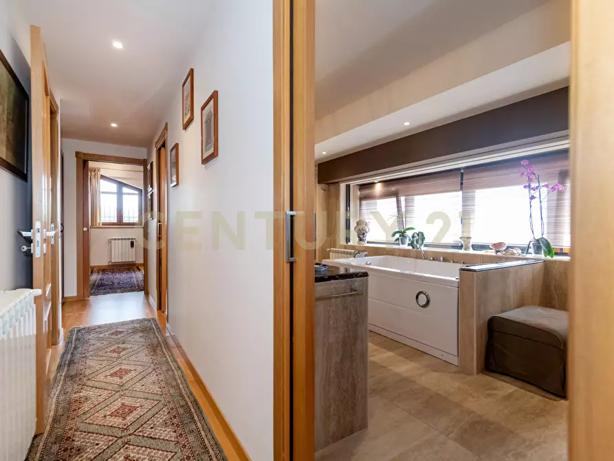 Immagine 47 di Villa in vendita  in Via Brinzio 20 a Aci Catena