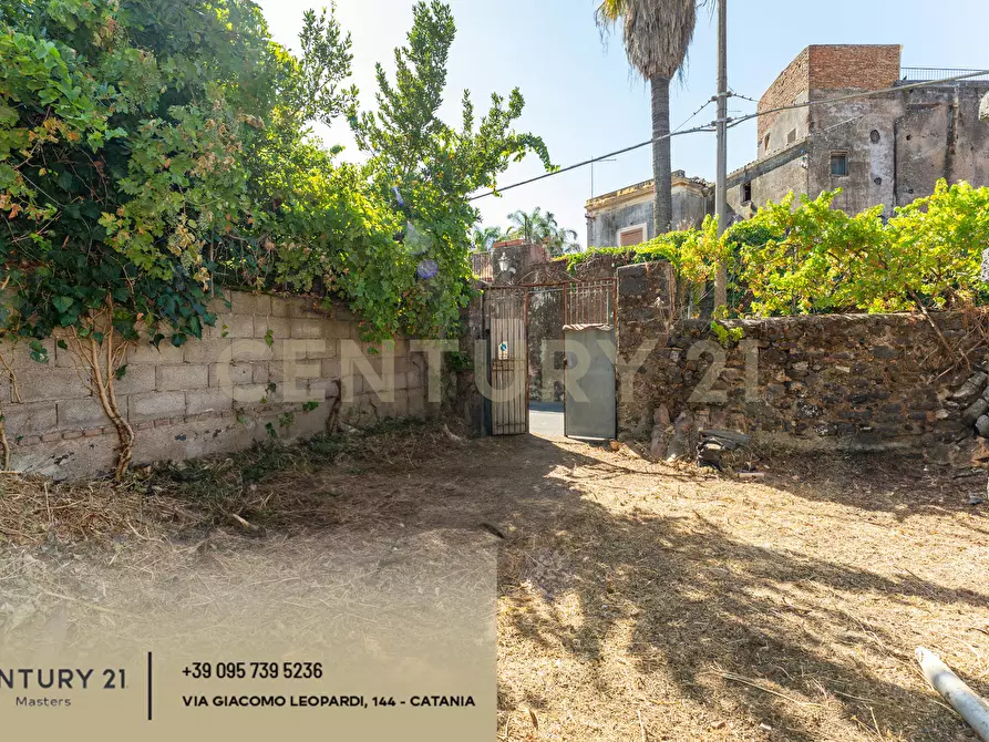 Immagine 27 di Villa in vendita  in Via Manganelli 1 a Mascalucia