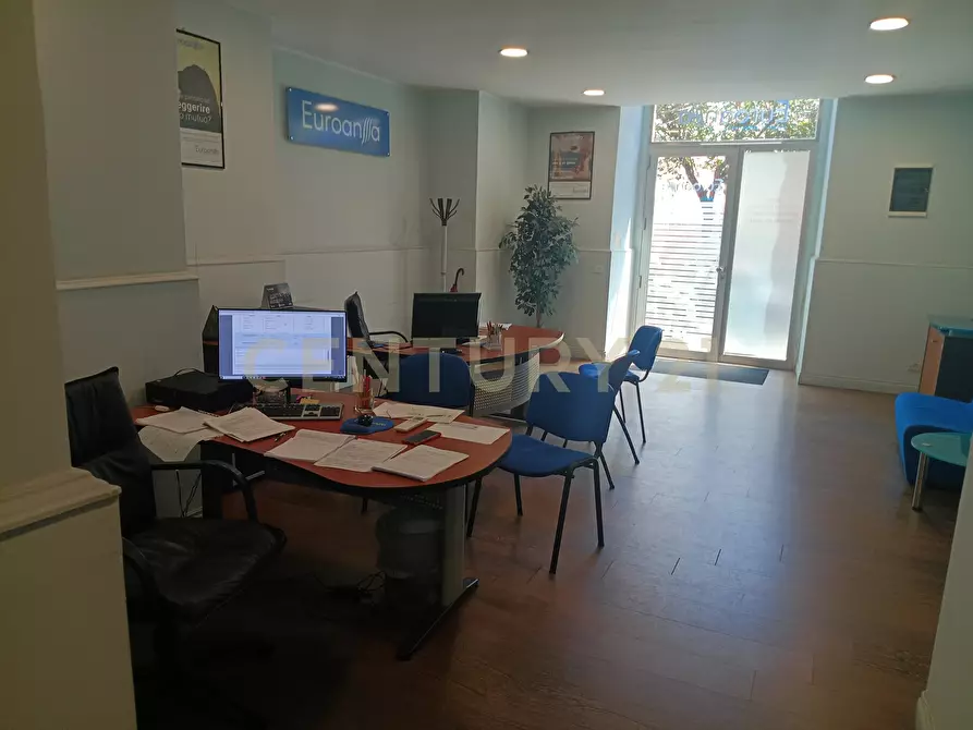 Immagine 2 di Locale commerciale in vendita  in Viale della Libertà 183 a Catania