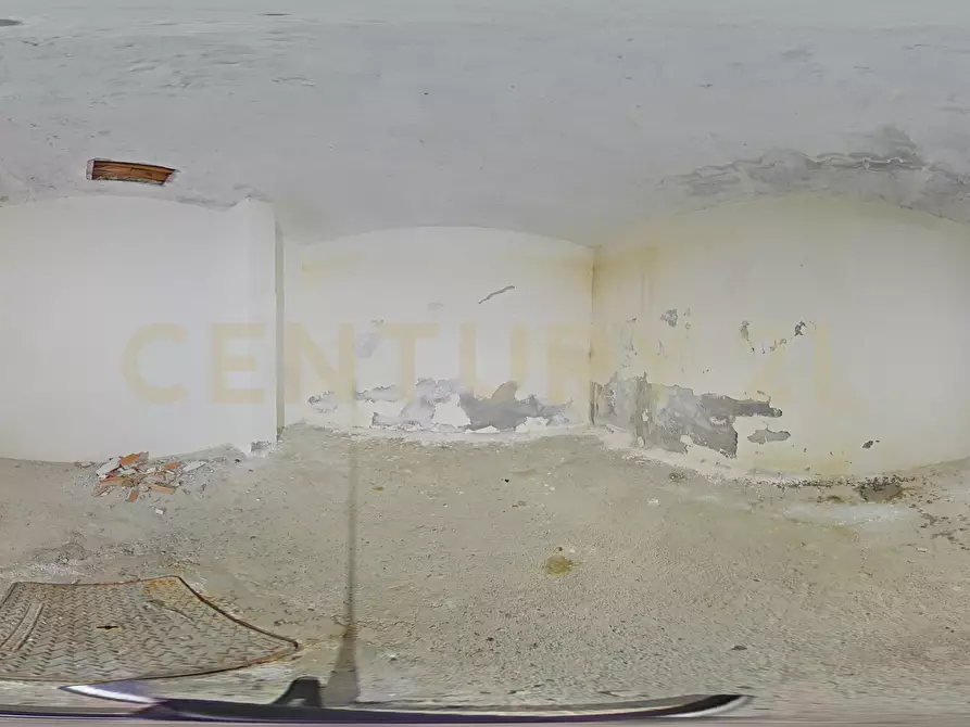 Immagine 33 di Magazzino in vendita  in Via del Bosco 407 a Catania