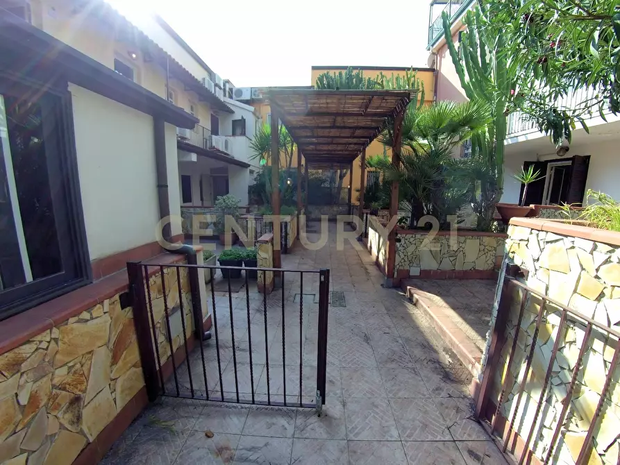 Immagine 6 di Villa in vendita  in Via Livorno 97 a Aci Castello