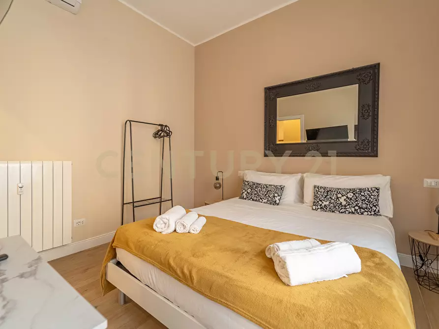 Immagine 6 di Bilocale in vendita  in Via Girolamo Benzoni a Roma