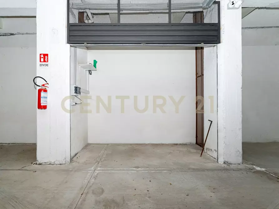 Immagine 23 di Garage in vendita  in Viale Artale Alagona 27 a Catania