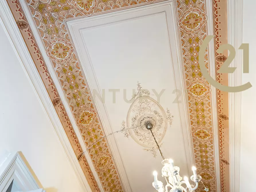 Immagine 74 di Pentalocale in vendita  in Via Etnea 196 a Catania