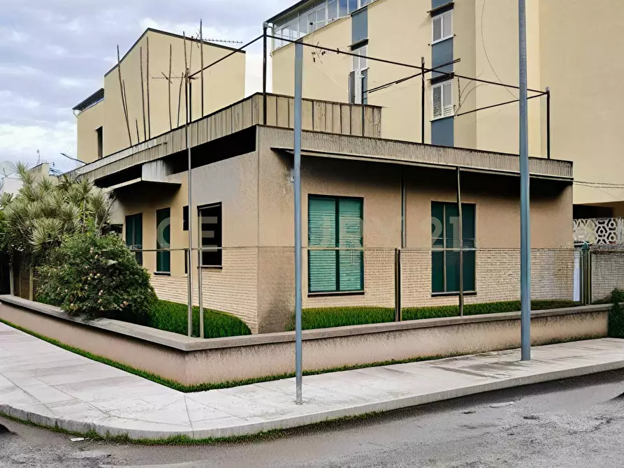 Immagine 1 di Casa semindipendente in vendita  in Via Raffaele Paolucci 21 a Palermo