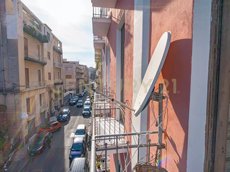 Immagine 24 di Pentalocale in vendita  in Via Francesco Riso 34 a Catania