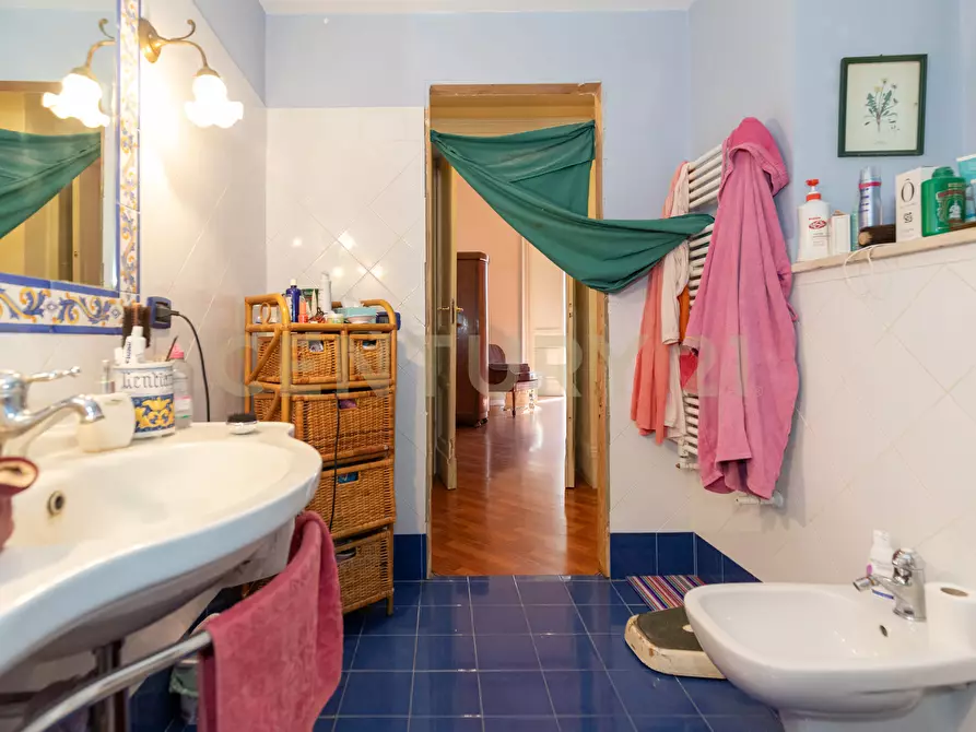 Immagine 33 di Pentalocale in vendita  in Via Etnea 196 a Catania