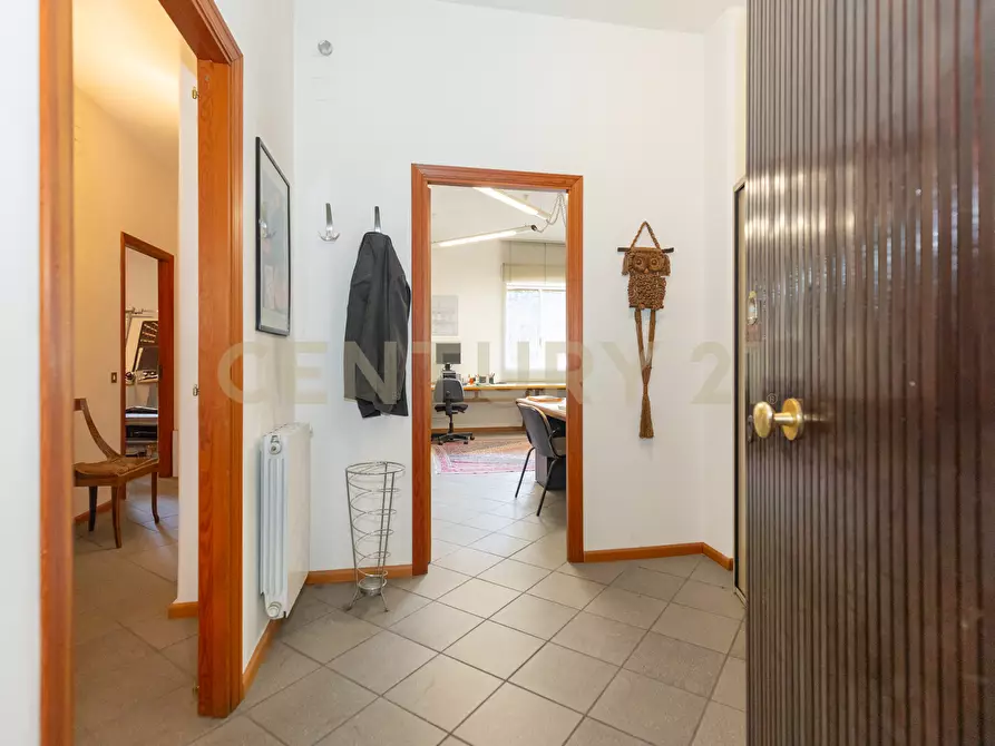 Immagine 8 di Pentalocale in vendita  in Via Convento del Carmine 5 a Tremestieri Etneo