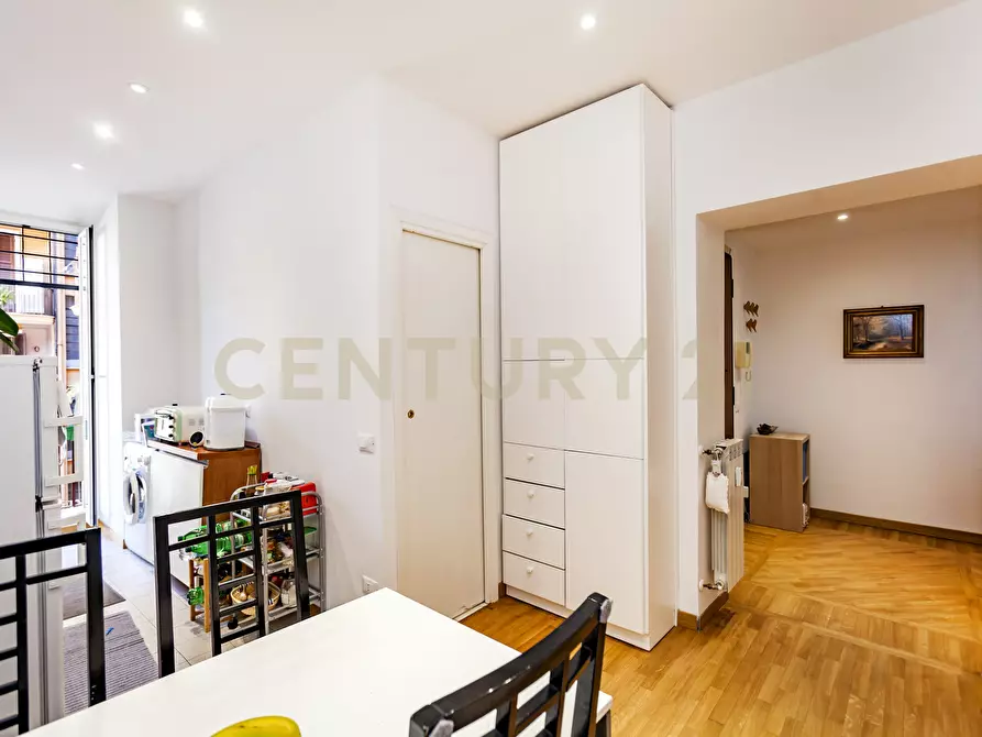 Immagine 9 di Trilocale in vendita  in Via Vetulonia 45 a Roma