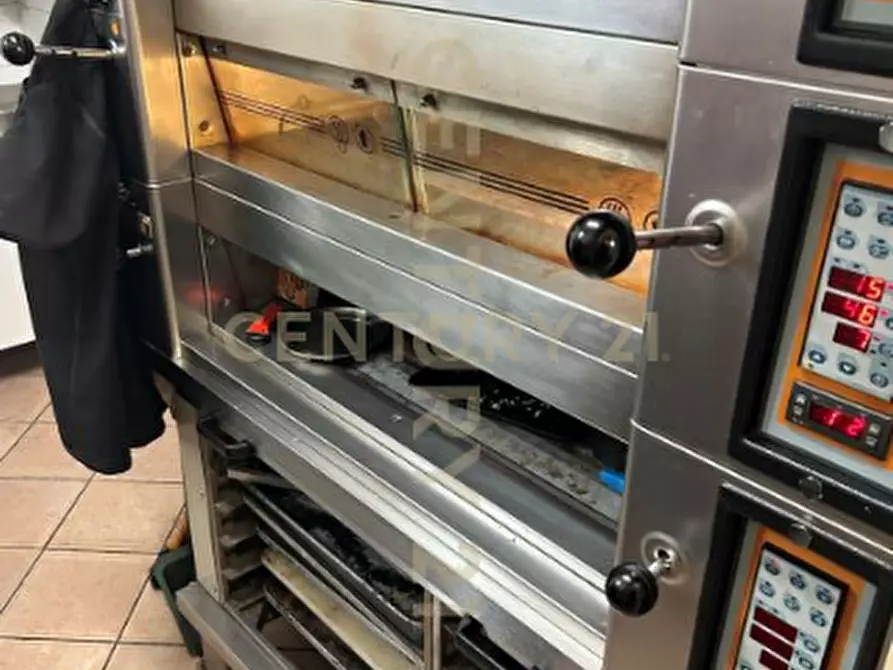 Immagine 2 di Attività commerciale in vendita  in Piazza Roma snc a Verona