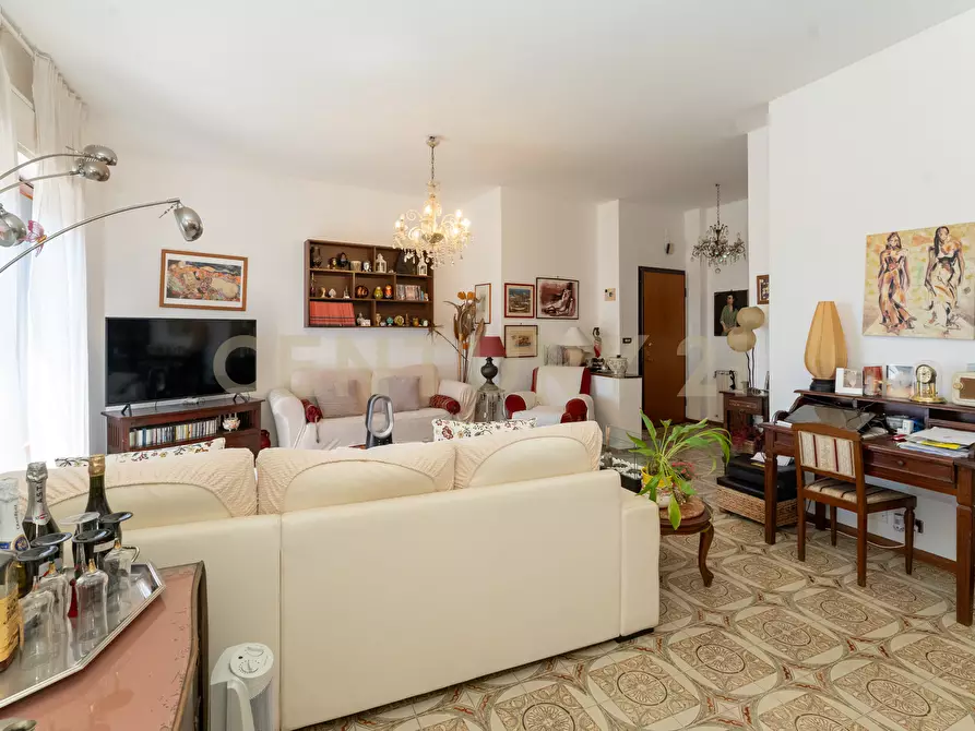 Immagine 16 di Pentalocale in vendita  in Via Cristoforo Colombo 1 a San Gregorio Di Catania