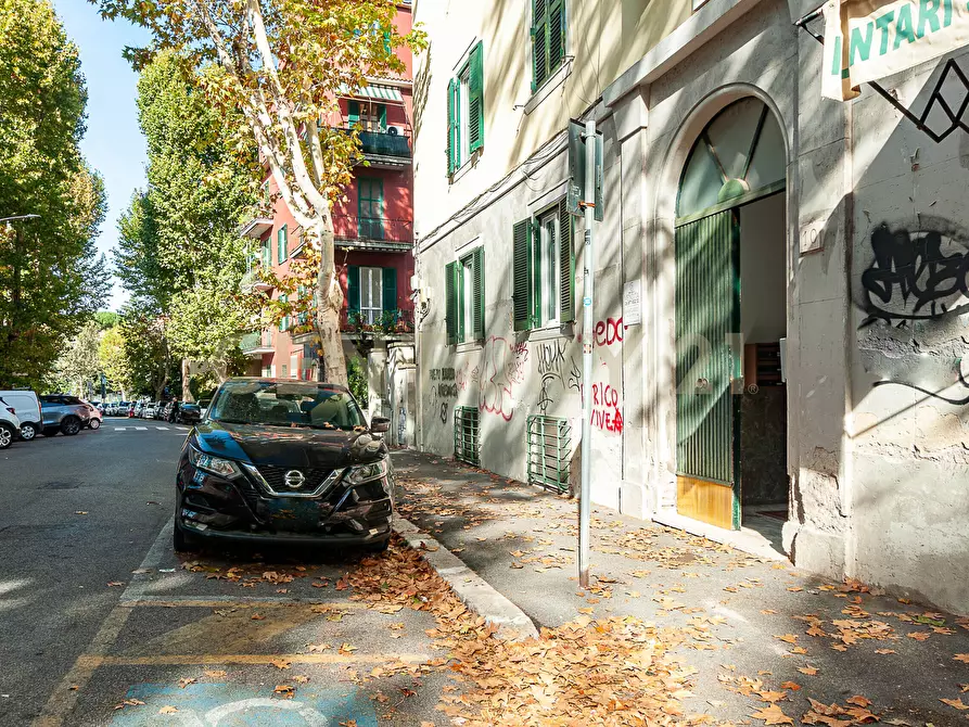 Immagine 5 di Appartamento in vendita  in Via Lampedusa a Roma