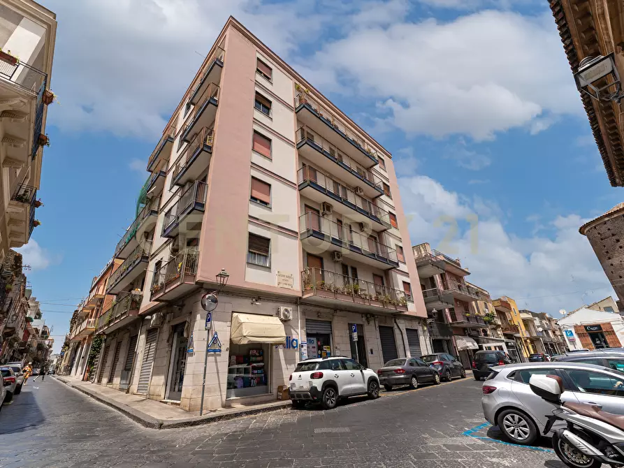 Immagine 1 di Pentalocale in vendita  in PIazza Indipendence 3 a Misterbianco