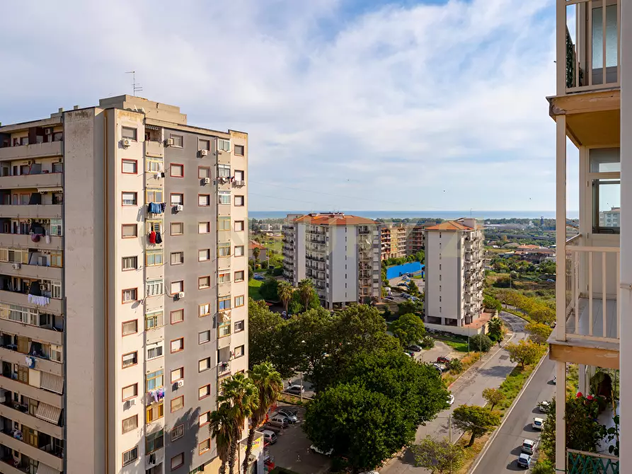 Immagine 15 di Quadrilocale in vendita  in Viale Librino 1 a Catania