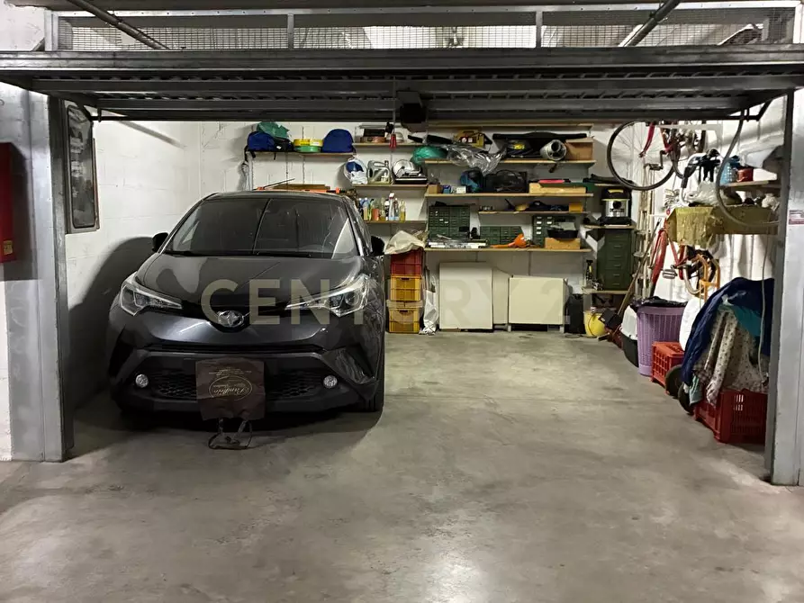 Immagine 3 di Garage in vendita  in Via Gorgona 1 a Roma