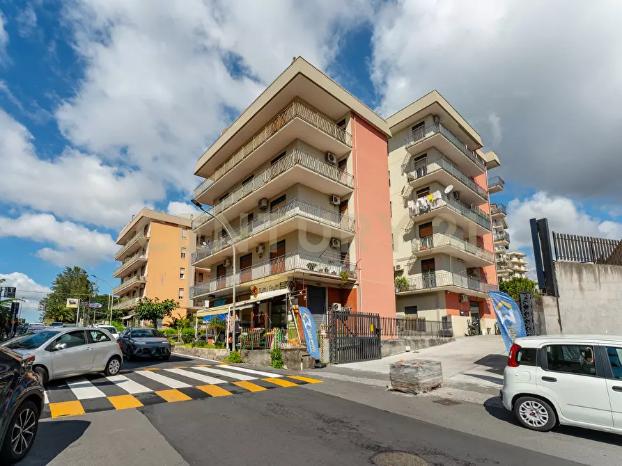 Immagine 40 di Pentalocale in vendita  in Via Carnazza 2 a Tremestieri Etneo