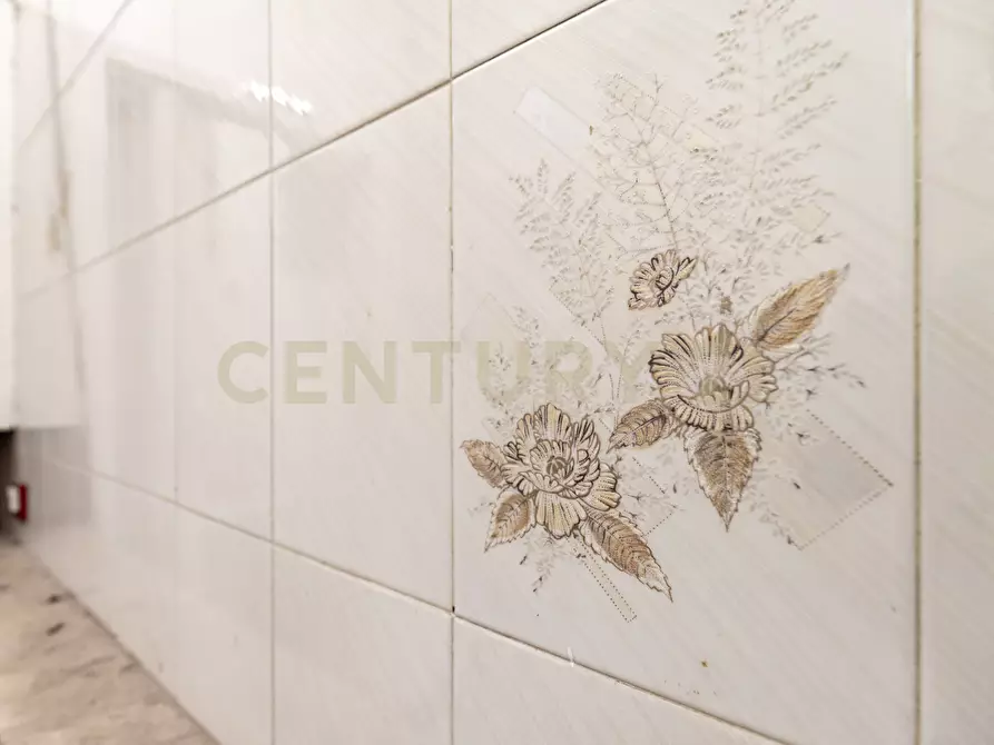 Immagine 27 di Locale commerciale in vendita  in Via IV Novembre 13 a Adrano