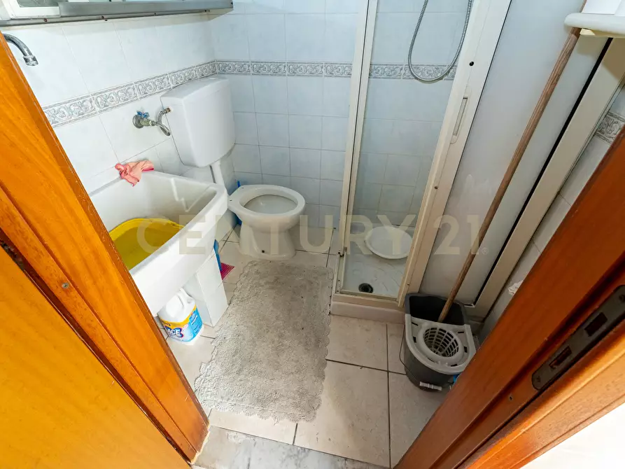 Immagine 37 di Pentalocale in vendita  in Via Giuseppe Garibaldi 179 a Catania