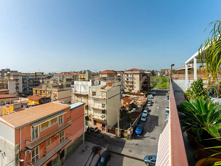 Immagine 42 di Pentalocale in vendita  in Via Acquedotto Greco 248 a Catania