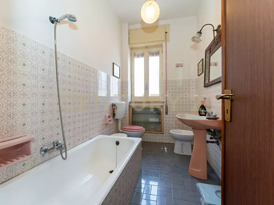 Immagine 39 di Pentalocale in vendita  in Via Redentore 15 a Catania