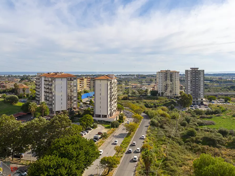 Immagine 26 di Quadrilocale in vendita  in Viale Librino 1 a Catania