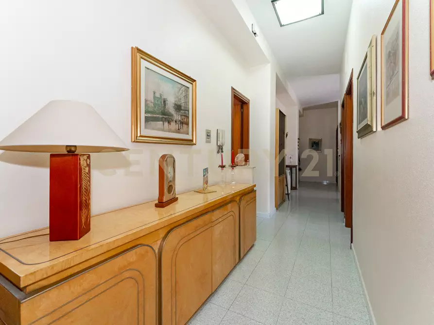 Immagine 29 di Quadrilocale in vendita  in Via Vincenzo Giuffrida 194 a Catania
