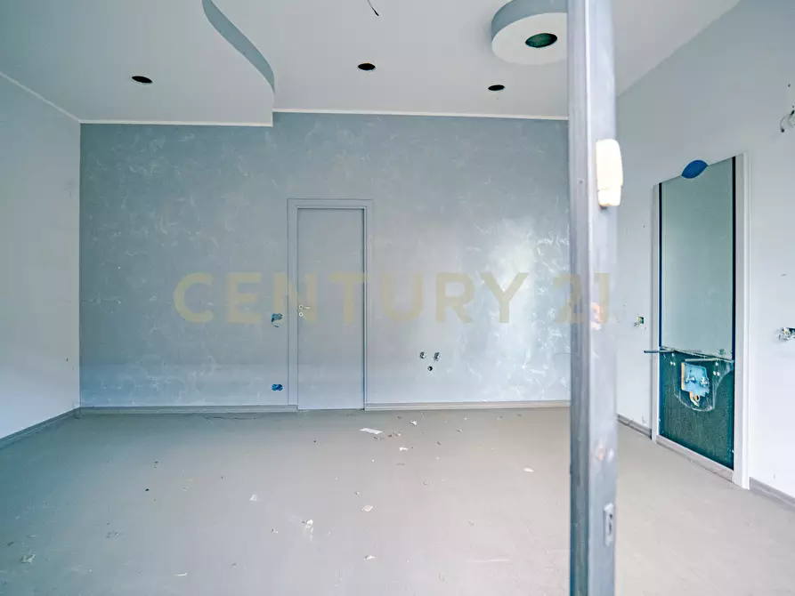 Immagine 1 di Locale commerciale in vendita  in Via Provinciale 194 a Santa Venerina