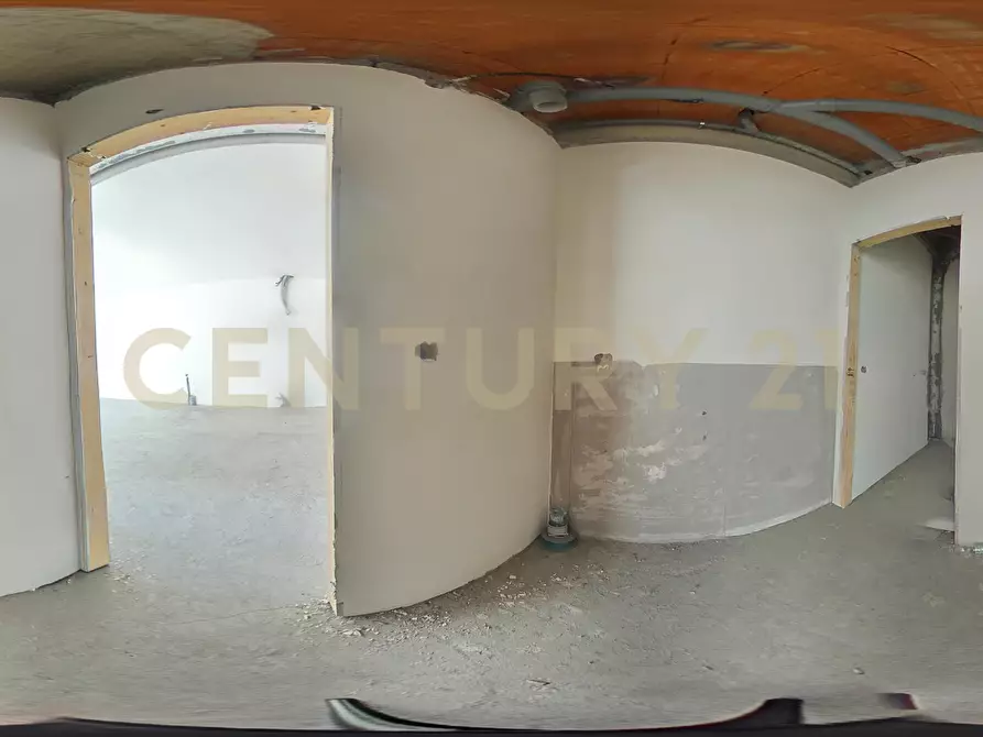 Immagine 34 di Locale commerciale in vendita  in Via Firenze 205 a Aci Castello