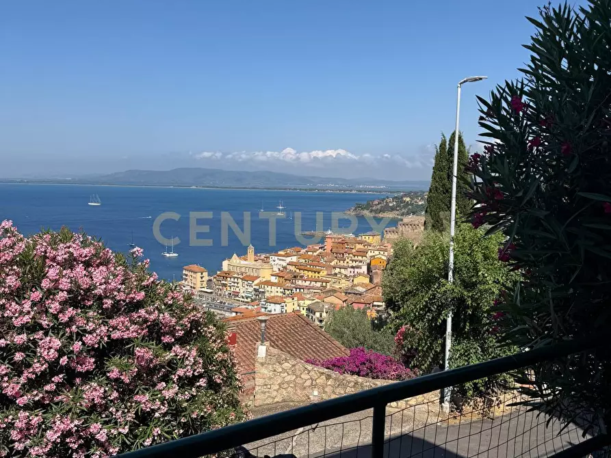 Immagine 2 di Trilocale in vendita  in Via del Sole a Monte Argentario