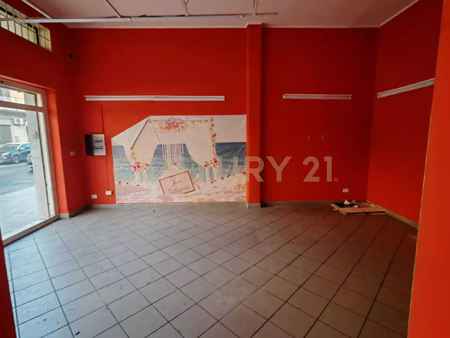 Immagine 10 di Locale commerciale in vendita  in Via Guglielmo Marconi 40 a Gravina Di Catania