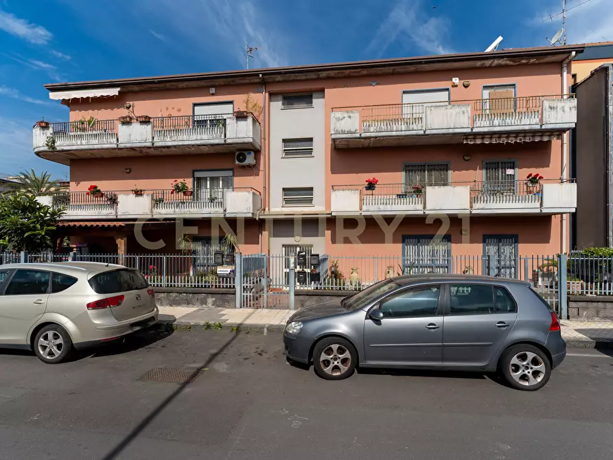 Immagine 15 di Trilocale in vendita  in Via Amerigo Vespucci 45 a Mascali