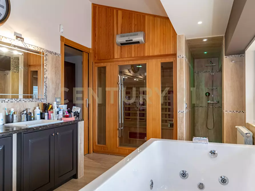 Immagine 44 di Villa in vendita  in Via Brinzio 20 a Aci Catena