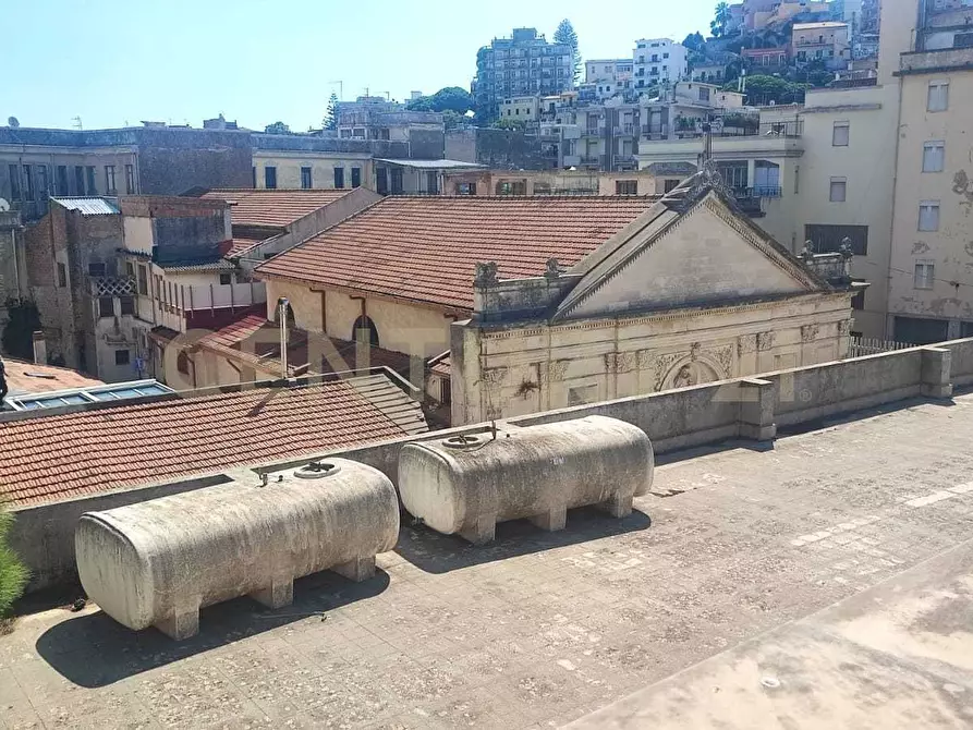 Immagine 39 di Palazzo in vendita  a Messina