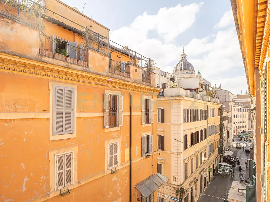 Immagine 16 di Pentalocale in vendita  in Via della Croce 71 a Roma