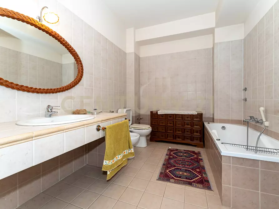 Immagine 29 di Pentalocale in vendita  in Via Archimede sn a Carlentini