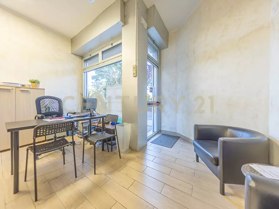 Immagine 5 di Locale commerciale in vendita  in VIA AUGUSTA GENINA 16 a Roma