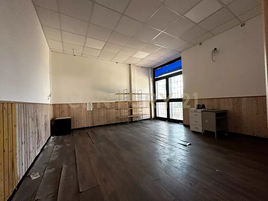 Immagine 25 di Locale commerciale in vendita  in Via Partenope 2 a Anzio